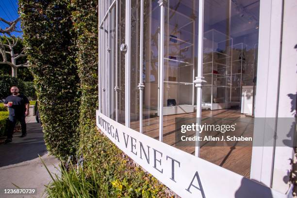 Los Angeles, CA Shoppers pass by the closed store after a flash-mob entered the Bottega Veneta store Friday at 8445 Melrose Place and stole an...