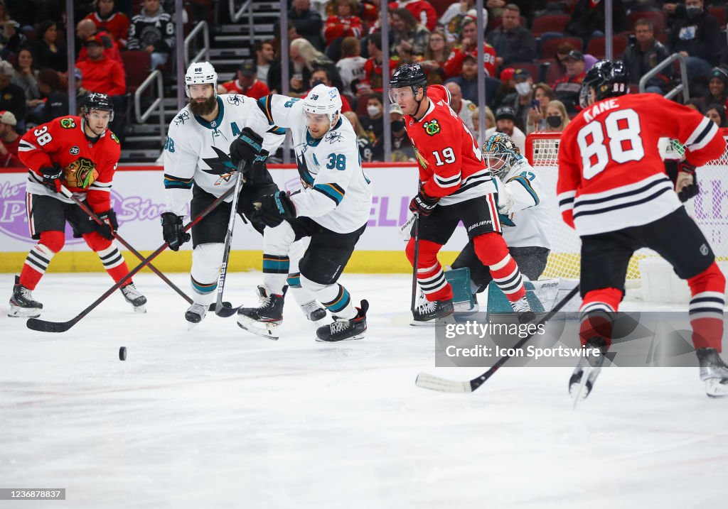 NHL: NOV 28 Sharks at Blackhawks