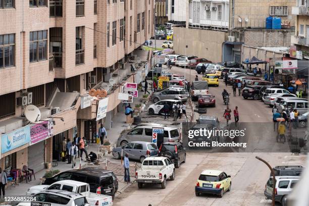 Pedestrians and automobiles on Avenue Mutombo Katshi in the Gombe district of central Kinshasa, Democratic Republic of Congo, on Thursday, Nov. 25,...