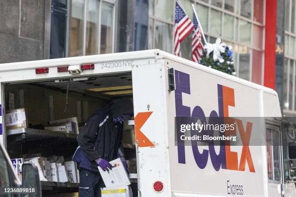 Inside A Fedex Photos and Premium High Res Pictures - Getty Images