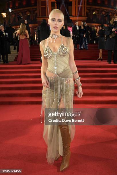 [Image: iris-law-arrives-at-the-fashion-awards-2...VIQY8NM7Y=]