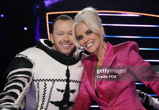 Donnie Wahlberg and Jenny McCarthy in the "Semifinals"episode of THE MASKED SINGER airing Wednesday, May 19 .