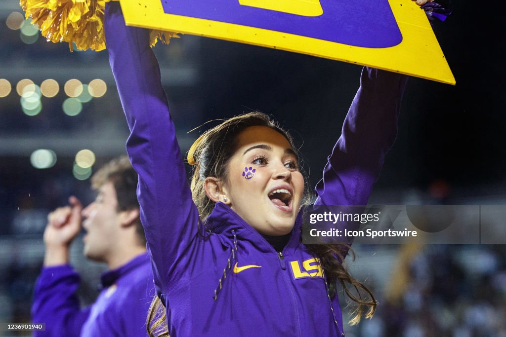 Addison Rae Lsu The LSU Tigers cheerleaders entertain the crowd during a game between ...