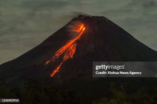 Mount Merapi Image Material Mount Merapi Volcano Photos and Premium High Res Pictures - Getty Images