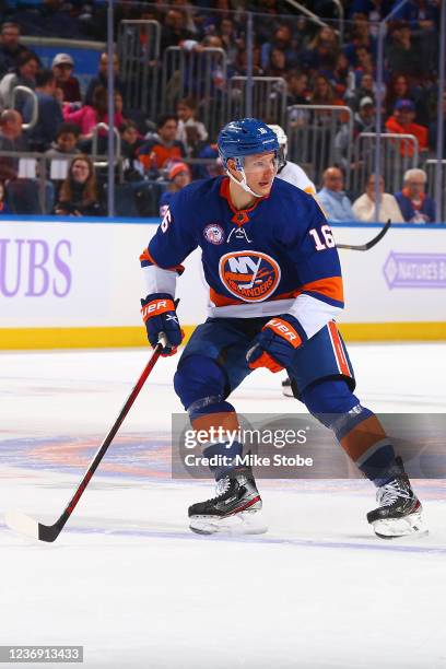 Richard Panik of the New York Islanders skates against Pittsburgh Penguins at UBS Arena on November 26, 2021 in Elmont, New York. Pittsburgh Penguins...