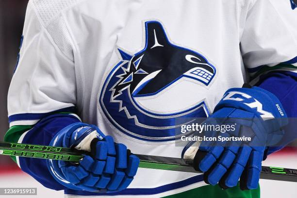 Canucks Wear Flying V Retro Jerseys for Warmup