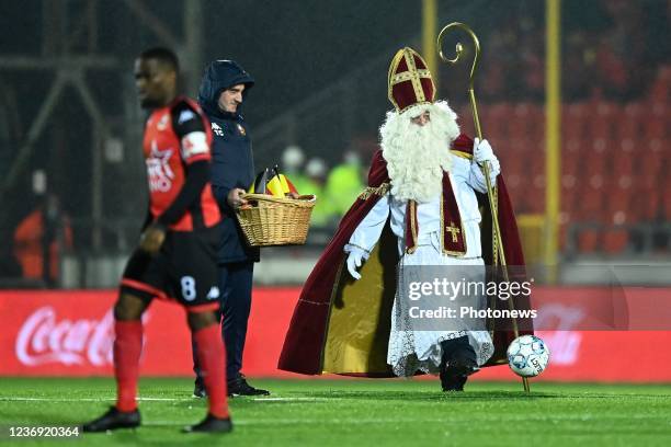 Sinterklaas - Saint- Nicola does the kick-off during the Croky Cup 1/8 final match between RFC Seraing and RSC Anderlecht in the Stade du Pairay...