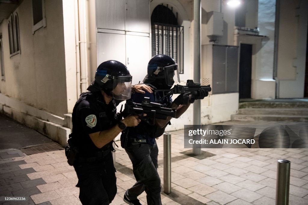 FRANCE-OVERSEAS-SOCIAL-STRIKE-DEMO-HEALTH-VIRUS