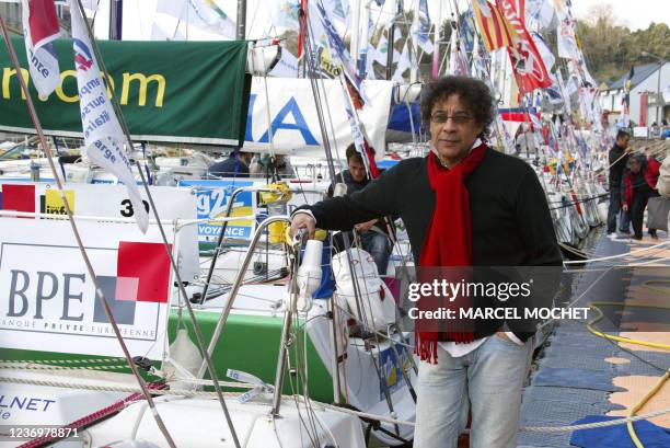 Le chanteur Laurent Voulzy pose le 24 Mars 2007 dans le port du Palais à Belle-Ile-en-Mer, la veille du départ de la quatrième édition du trophée...