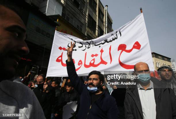 Hundreds of Jordanese gather in front of the Al-Husayni Mosque, upon the call of the parties and unions in Jordan, protesting the "water for energy"...