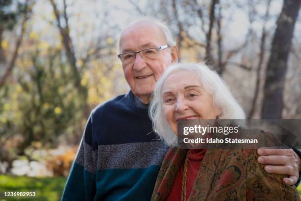 Edward y Gloria Skurzynski estÃ¡n celebrando su 70 aniversario despuÃ©s de conocerse por primera vez en Duquesne, Pensilvania y casarse en 1951....