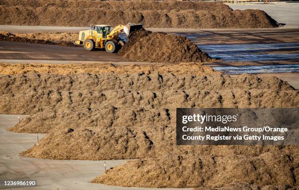 Compost Operations 20 Windrow Compost Stock Photos, High-Res Pictures, and Images - Getty ...