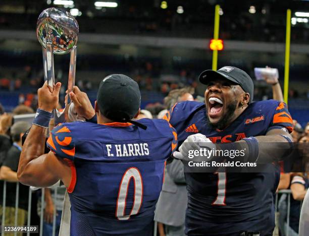 Tight end Leroy Watson of the UTSA Roadrunners celebrates with UTSA Roadrunners quarterback Frank Harris at the Alamodome on December 3, 2021 in San...