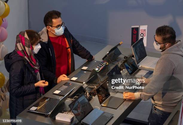 Computer Course Iranians Iran Computer Photos and Premium High Res Pictures - Getty Images