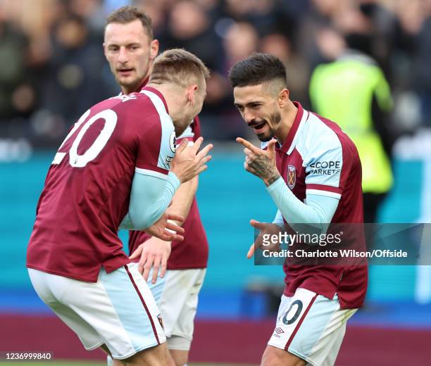 Jarrod Bowen and Manuel Lanzini of West Ham United celebrate the equalising goal score by Lanzinin from the penalty spot during the Premier League...