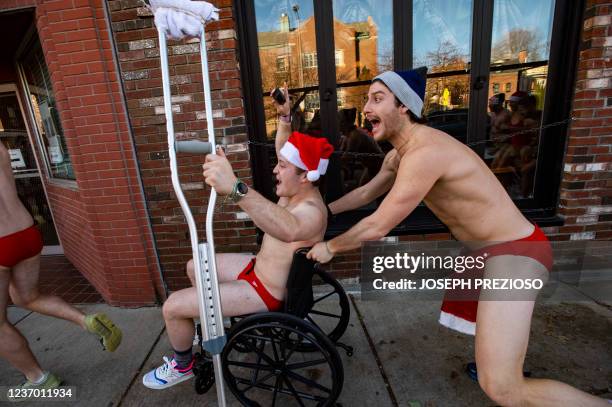 Speedo Run Santa Speedo Run Boston Photos and Premium High Res Pictures - Getty Images