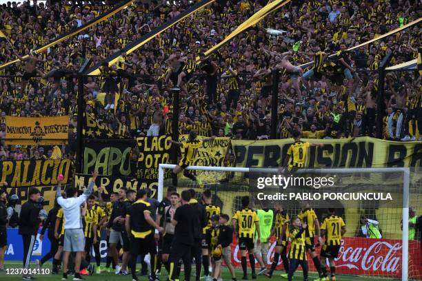 Peñarol's footballers celebrate after winning the Uruguayan Clausura tournament at the Campeon del Siglo stadium in Bañados de Carrasco, Uruguay on...