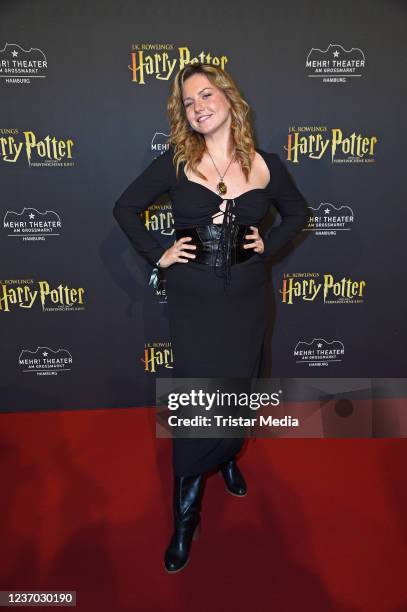 Kelly MissesVlog attends the "Harry Potter und das verwunschene Kind" musical premiere at Mehr! Theater on December 5, 2021 in Hamburg, Germany.