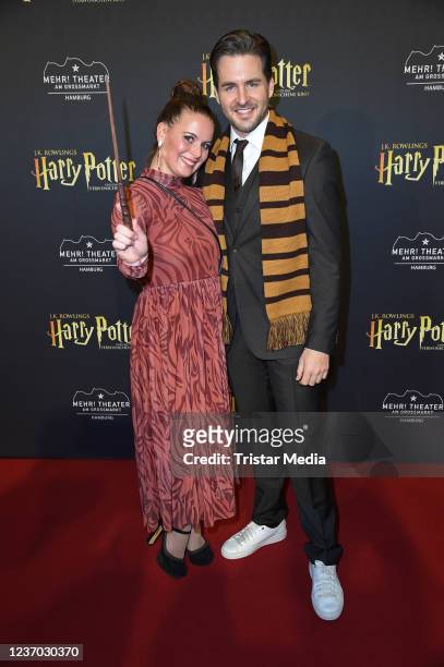 Alexander Klaws and his wife Nadja Scheiwiller attend the "Harry Potter und das verwunschene Kind" musical premiere at Mehr! Theater on December 5,...