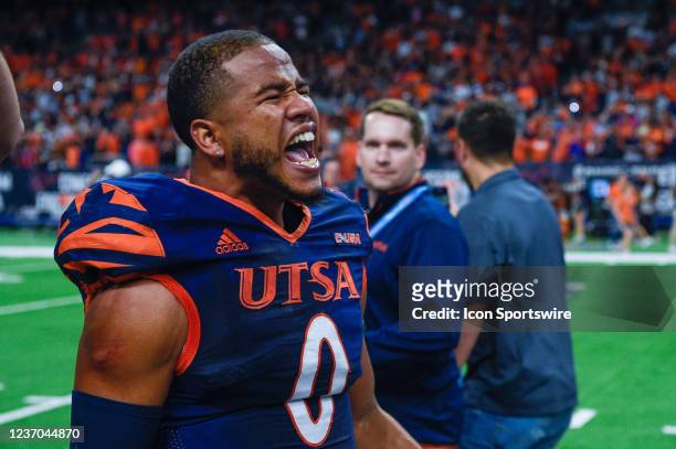 Roadrunners quarterback Frank Harris celebrates winning the football game between the Western Kentucky Hilltoppers and UTSA Roadrunners at the...