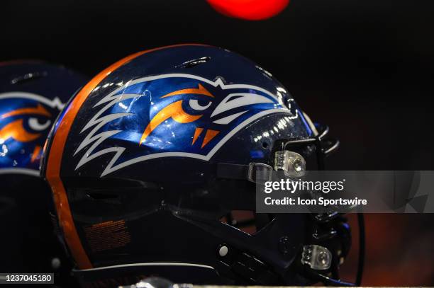 Utsa Helmets Photos and Premium High Res Pictures - Getty Images