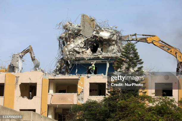 Al Rimal Tower 190 Jawhara Stock Photos, High-Res Pictures, and Images - Getty Images