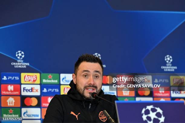 Shakhtar Donetsk's Italian coach Roberto De Zerbi holds a press conference at the Olympic Stadium in Kiev on December 6, 2021 on the eve of their...