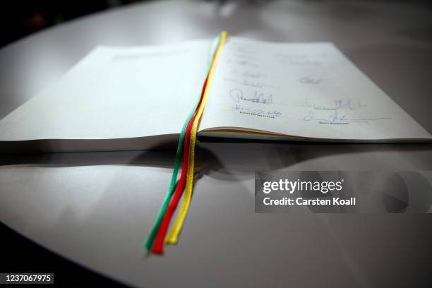 Germany Signature 4,148 Germany Signature Agreement Stock Photos, High-Res Pictures, and ...