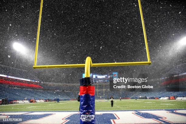 Orchard Park, NY The field conditions were cold, windy and snow squalls about three hours before tonights game. The Buffalo Bills host the New...