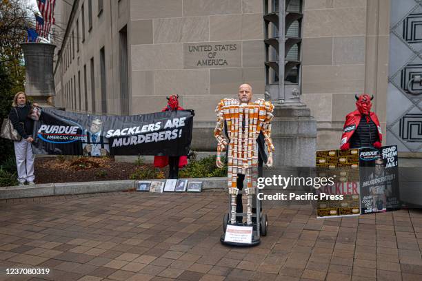 Frank Huntley has been trying to raise awareness of opiate addiction with his sculpture "Pill Man". People from across the United States, who lost...