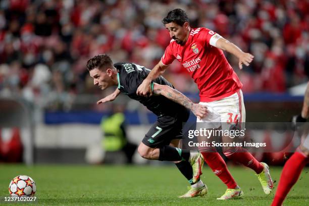 Benjamin Verbic of Dynamo Kiev, Andre Almeida of Benfica during the UEFA Champions League match between Benfica v Dinamo Kiev at the Estadio da Luz...