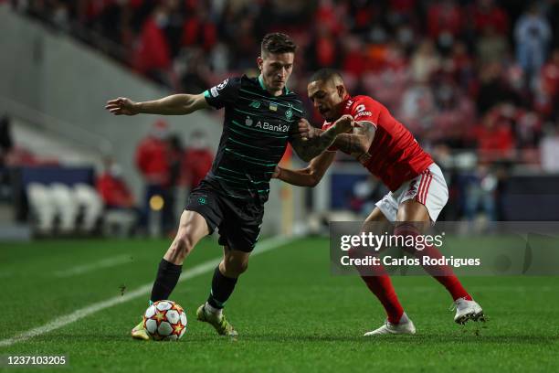 Benjamin Verbic of Dinamo Kiev tries to escape Gilberto of SL Benfica during the UEFA Champions League group E match between SL Benfica and Dinamo...