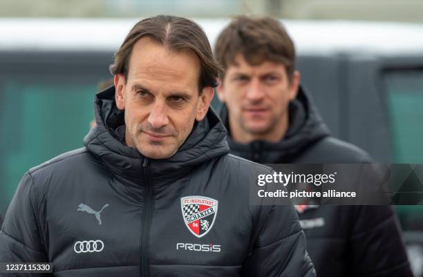 December 2021, Bavaria, Ingolstadt: Soccer: 2nd Bundesliga, FC Ingolstadt new head coach Rüdiger Rehm. Ingolstadt's coach Rüdiger Rehm arrives for...