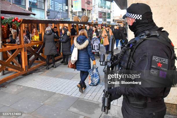 Police In Manchester 1,325 Manchester Armed Police Stock Photos, High-Res Pictures, and ...