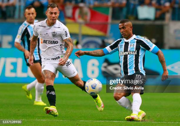 Eduardo Vargas of Atletico Mineiro and Douglas Costa of Gremio fight for the ball during the match between Gremio and Atletico Mineiro as part of...