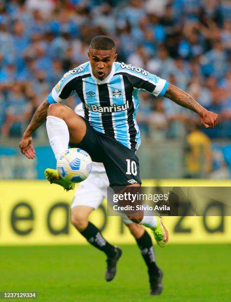 Douglas Costa of Gremio controls the ball during the match between Gremio and Atletico Mineiro as part of Brasileirao Series A at Arena do Gremio on...