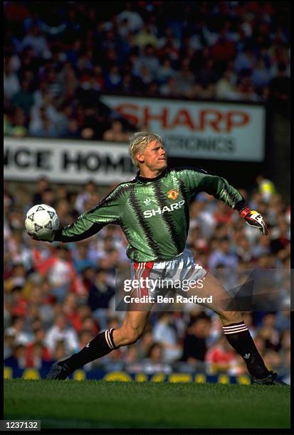 PETER SCHMEICHEL THE MANCHESTER UNITED GOALKEEPER THROWS THE BALL OUT DURING A FIRST DIVISION GAME AT OLD TRAFFORD.