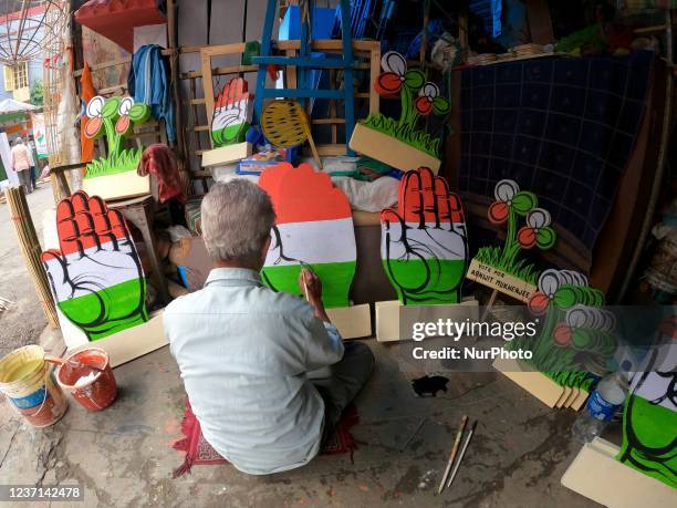 An artist paint a Congress logo in a cut out ahead of municipal elections in Kolkata, India, 10 December, 2021.