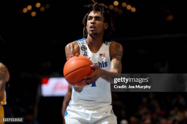 Emoni Bates of the Memphis Tigers shoots a free throw against the Murray State Racers during a game on December 10, 2021 at FedExForum in Memphis,...