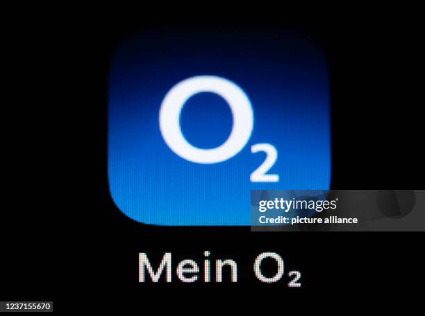 O2 Apple Iphone 16 Iphone Se 2 Stock Photos, High-Res Pictures, and Images - Getty Images