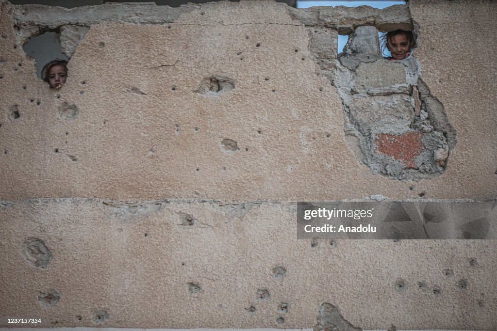 56 families in Idlib took shelter in schools destroyed by Assad regime