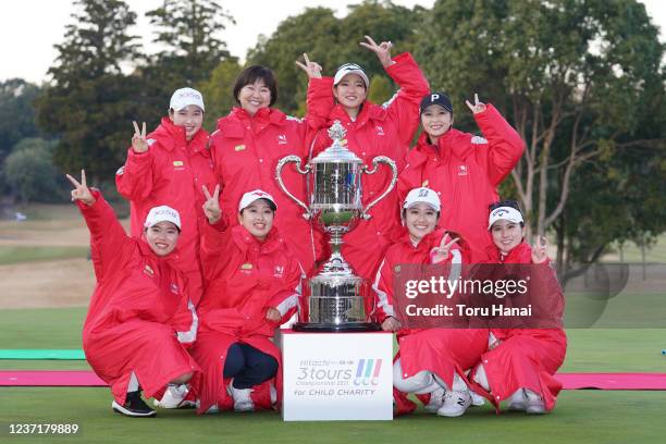 Members of team LPGA Sakura Koiwai, President Hiromi Kobayashi, Erika Hara and Erika Kikuchi, Minami Katsu, Mao Saigo, Mone Inami and Yuna Nishimura...