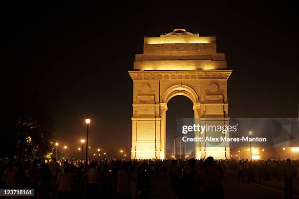 india gate at night. new delhi, india - new delhi stock pictures, royalty-free photos & images