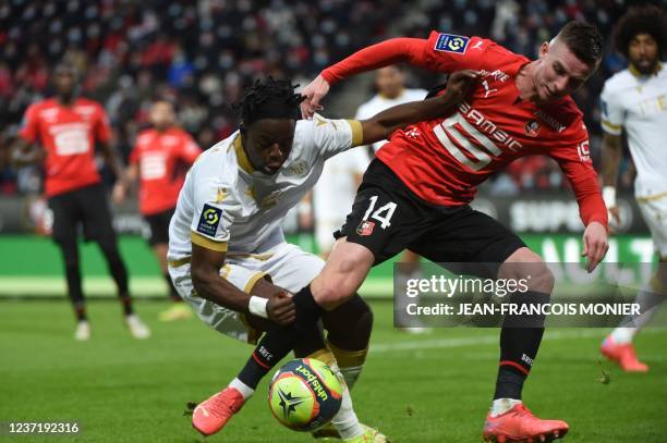 Nice's Swiss defender Jordan Lotomba fights for the ball with Rennes' French midfielder Benjamin Bourigeaud during the French L1 football match...