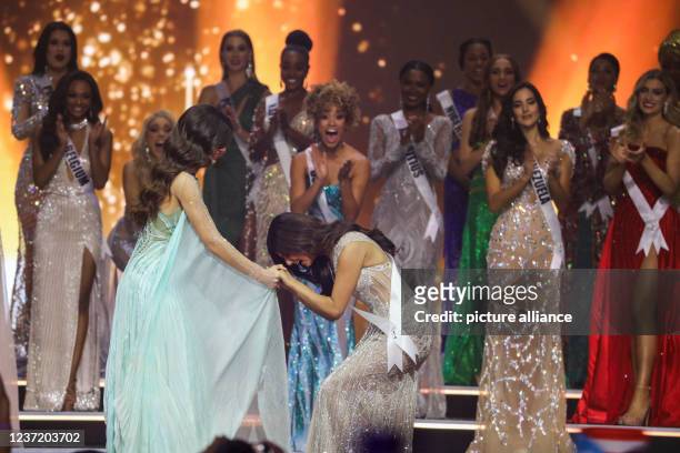 December 2021, Israel, Eilat: Miss India, Harnaaz Sandhu reacts while holding Miss Paraguay Nadia Ferreira's hands after winning the 70th Miss...
