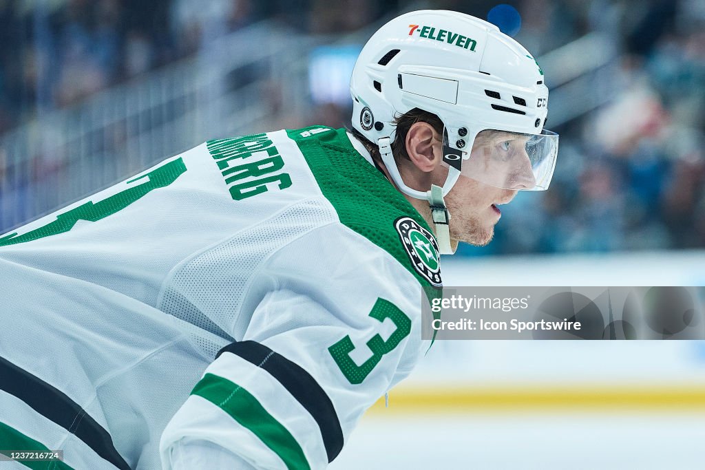 NHL: DEC 11 Stars at Sharks