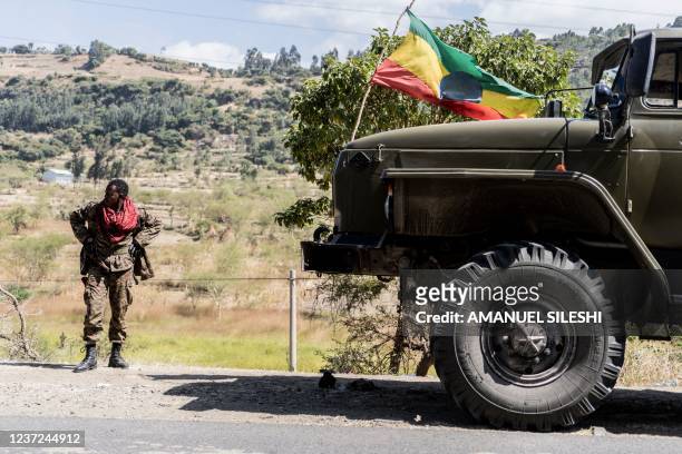 Soldier from the Ethiopian National Defence Force looks on in Hayk, Ethiopia, on December 13, 2021. - Pro-government forces in Ethiopia have...