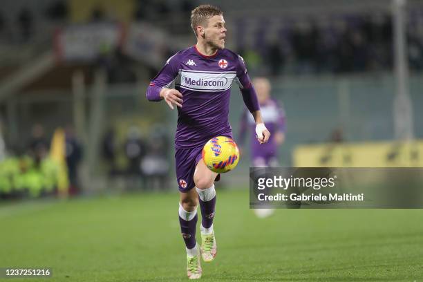 Aleksandr Kokorin of ACF Fiorentina in action during the Coppa Italia match between Fiorentina and Benevento at Artemio Franchi on December 15, 2021...