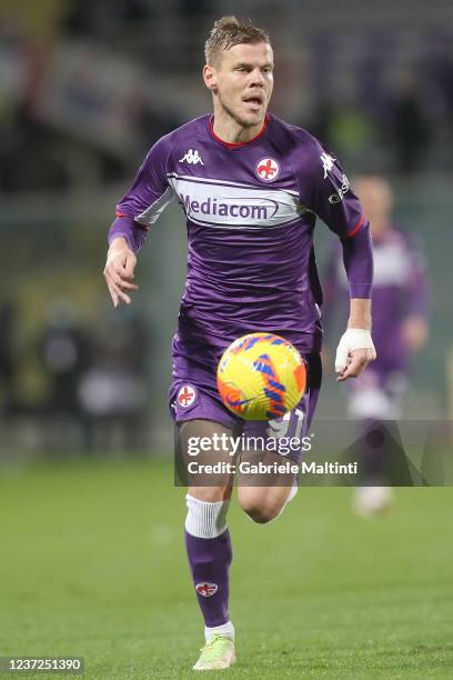 Aleksandr Kokorin of ACF Fiorentina in action during the Coppa Italia match between Fiorentina and Benevento at Artemio Franchi on December 15, 2021...