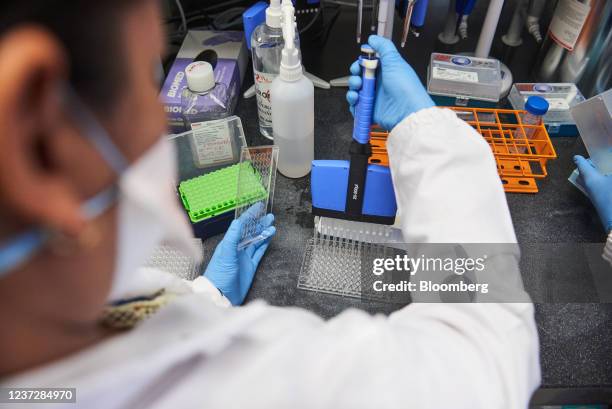 Dispense Testing Lab Dispense Medicine Photos and Premium High Res Pictures - Getty Images